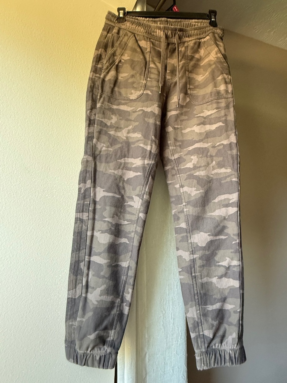 Athleta FarAllOn camo jogger